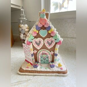 LOVE & CUPCAKES Pastel Hearts Valentine's Day Gingerbread Clay dough House light